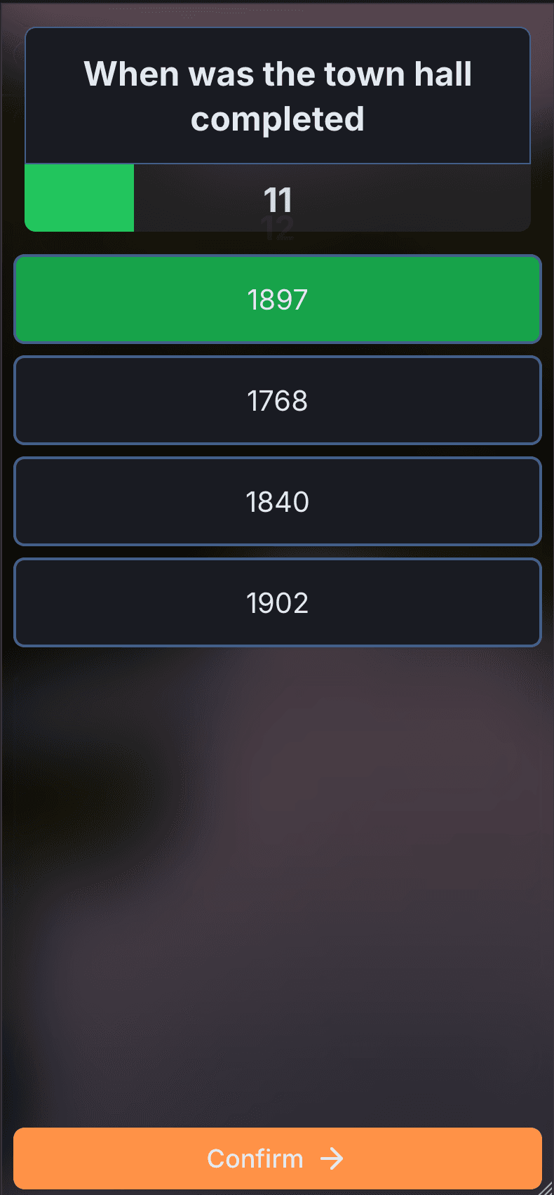 Mobiler Tourbildschirm, der eine interaktive Quizfrage zeigt